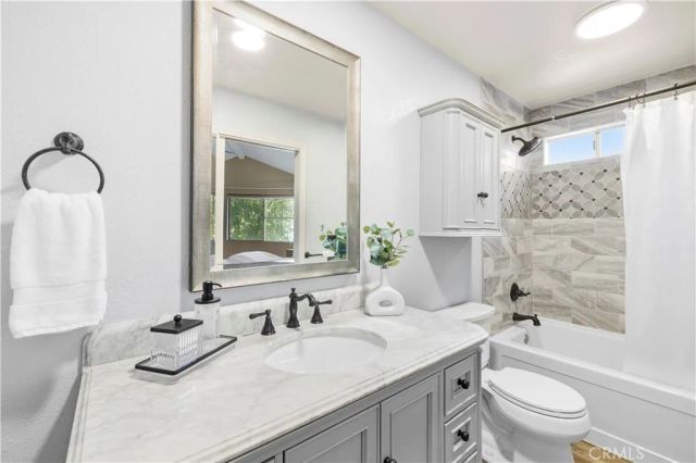 1866 Rory Lane 2, Simi Valley, CA 93063