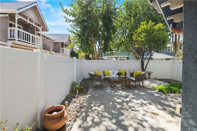 1866 Rory Lane 2, Simi Valley, CA 93063