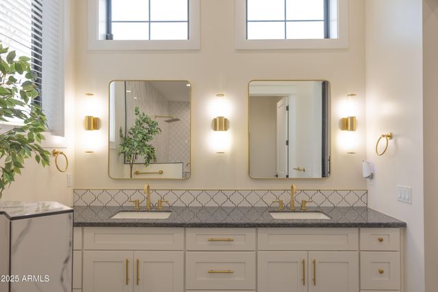 16322 E FAIRVIEW Street, Gilbert, AZ 85295