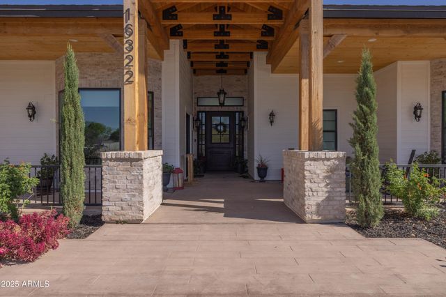 16322 E FAIRVIEW Street, Gilbert, AZ 85295