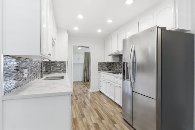 2801 Warwick Ln, Modesto, CA 95350