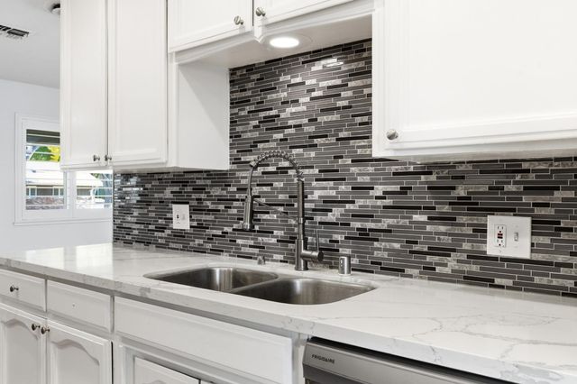 2801 Warwick Ln, Modesto, CA 95350