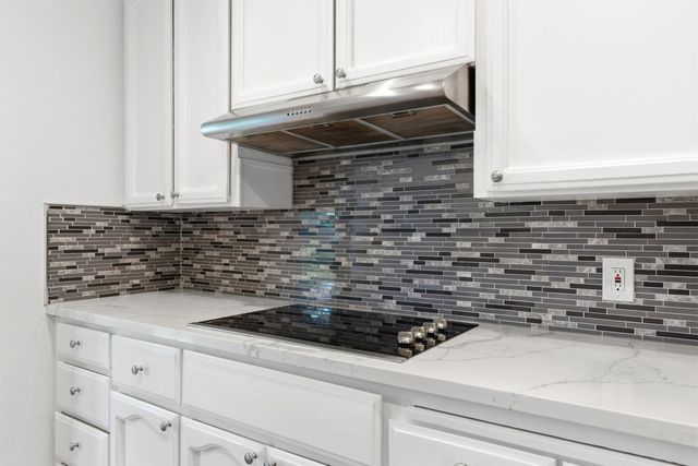 2801 Warwick Ln, Modesto, CA 95350