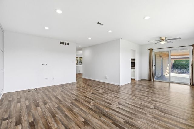 2801 Warwick Ln, Modesto, CA 95350