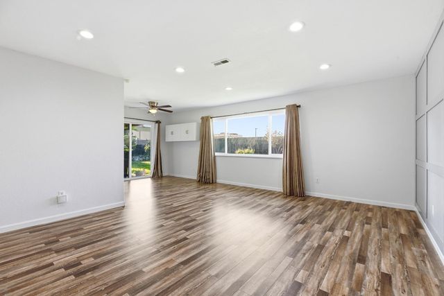 2801 Warwick Ln, Modesto, CA 95350