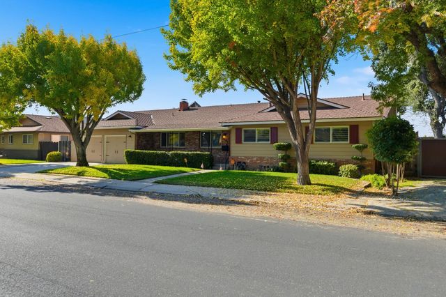 2801 Warwick Ln, Modesto, CA 95350