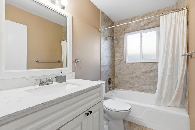 2801 Warwick Ln, Modesto, CA 95350