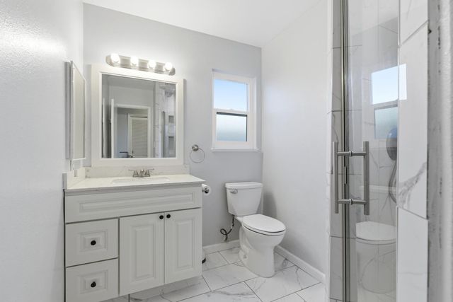 2801 Warwick Ln, Modesto, CA 95350