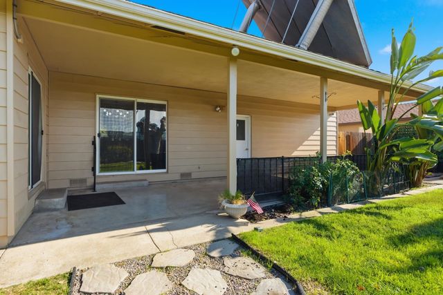 2801 Warwick Ln, Modesto, CA 95350
