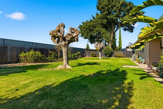 2801 Warwick Ln, Modesto, CA 95350