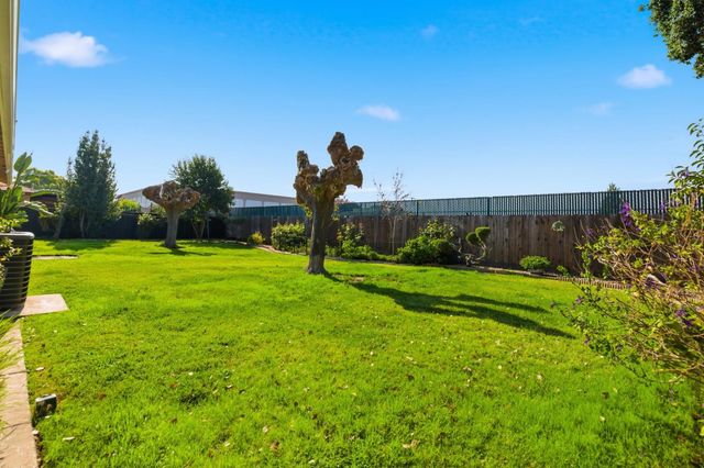 2801 Warwick Ln, Modesto, CA 95350