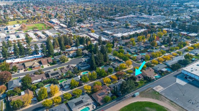 2801 Warwick Ln, Modesto, CA 95350