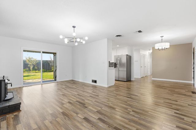 2801 Warwick Ln, Modesto, CA 95350