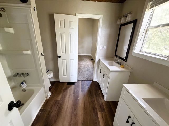2817 N Mountain View Road, Granbury, TX 76048
