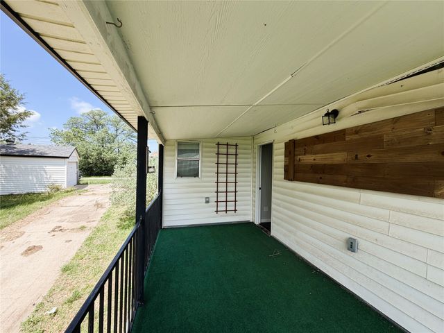 2817 N Mountain View Road, Granbury, TX 76048
