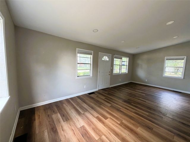 2817 N Mountain View Road, Granbury, TX 76048
