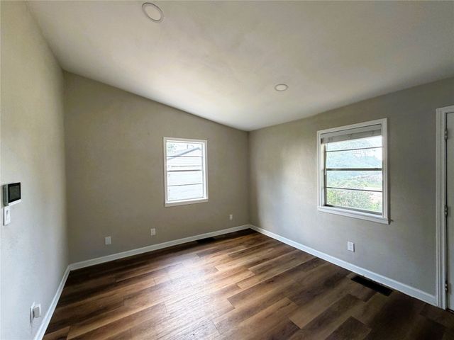 2817 N Mountain View Road, Granbury, TX 76048