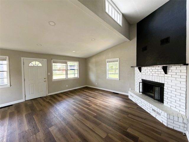 2817 N Mountain View Road, Granbury, TX 76048