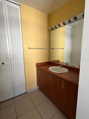 Cond. Torres del Escorial 4002 AVE. JOSE DE DIEGO 606, Carolina, PR 00984