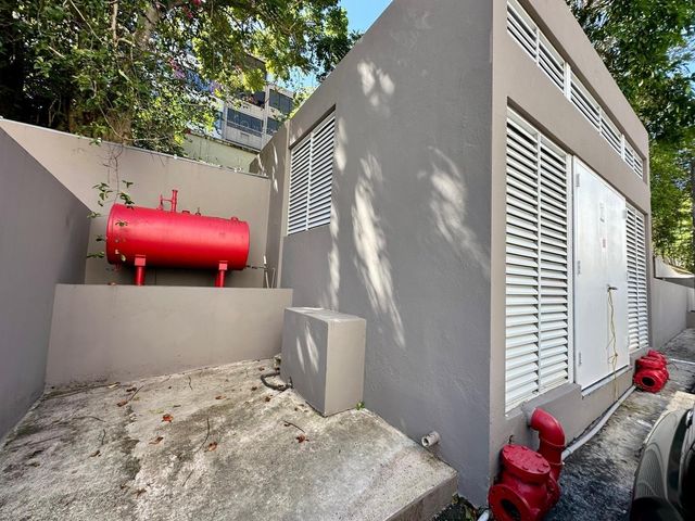 Cond. Torres del Escorial 4002 AVE. JOSE DE DIEGO 606, Carolina, PR 00984