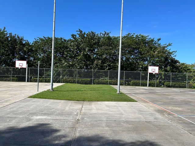 Cond. Torres del Escorial 4002 AVE. JOSE DE DIEGO 606, Carolina, PR 00984