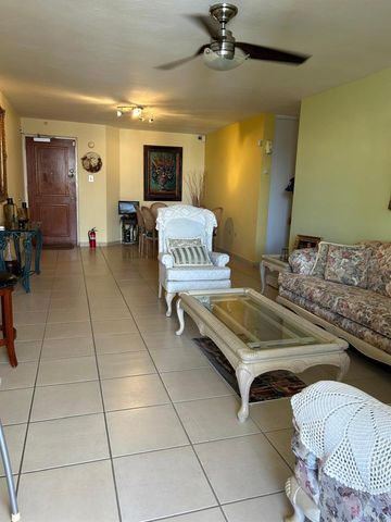 Cond. Torres del Escorial 4002 AVE. JOSE DE DIEGO 606, Carolina, PR 00984