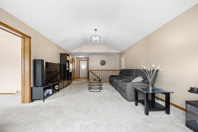 4414 Crest Court, Eau Claire, WI 54701