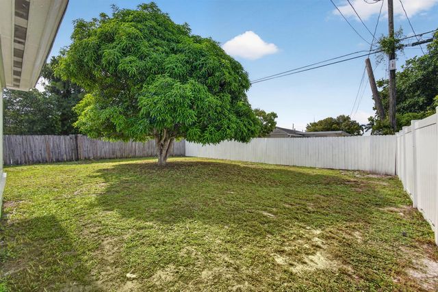 1547 W 10TH Street, Riviera Beach, FL 33404