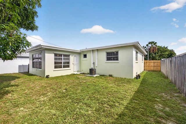 1547 W 10TH Street, Riviera Beach, FL 33404