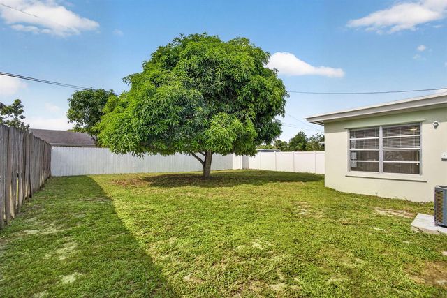 1547 W 10TH Street, Riviera Beach, FL 33404