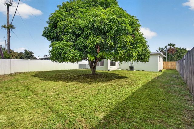 1547 W 10TH Street, Riviera Beach, FL 33404