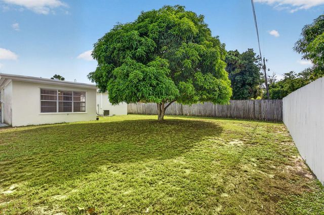 1547 W 10TH Street, Riviera Beach, FL 33404
