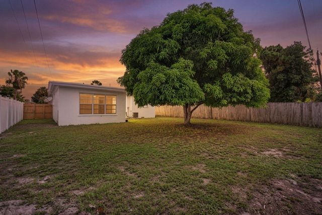 1547 W 10TH Street, Riviera Beach, FL 33404