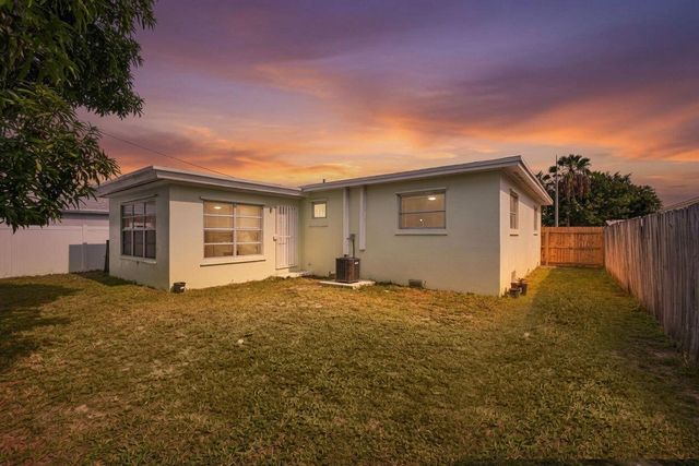 1547 W 10TH Street, Riviera Beach, FL 33404
