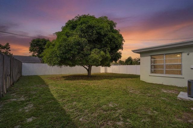 1547 W 10TH Street, Riviera Beach, FL 33404