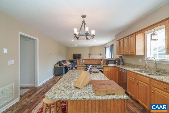 623 BULL RUN, Staunton, VA 24401