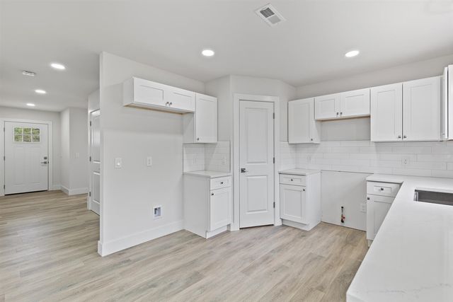 2515 Clinton Way, Jackson, MI 49201