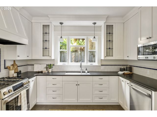 1517 Se SALMON St, Portland, OR 97214