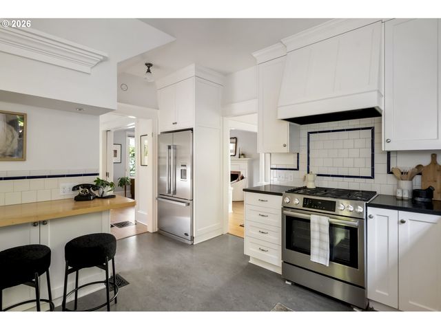 1517 Se SALMON St, Portland, OR 97214