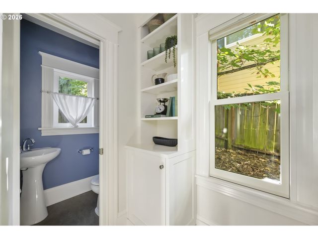 1517 Se SALMON St, Portland, OR 97214