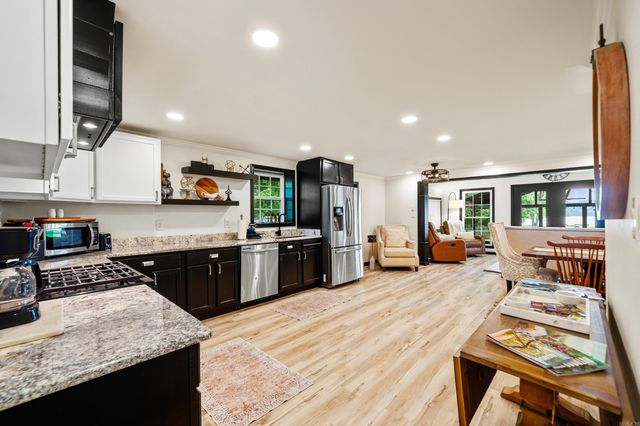 190 Riverview Way, Hot Springs, AR 71901