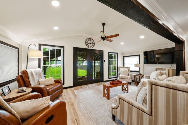 190 Riverview Way, Hot Springs, AR 71901