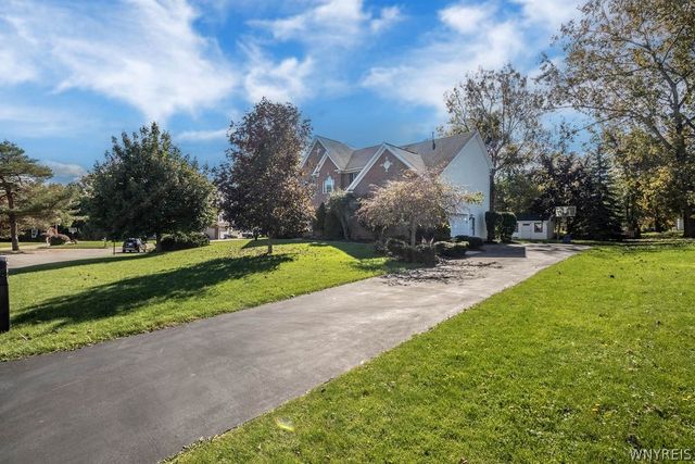 9651 Deerview Lane, Clarence, NY 14032