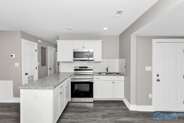 908 Fairway Drive NW, Huntsville, AL 35816