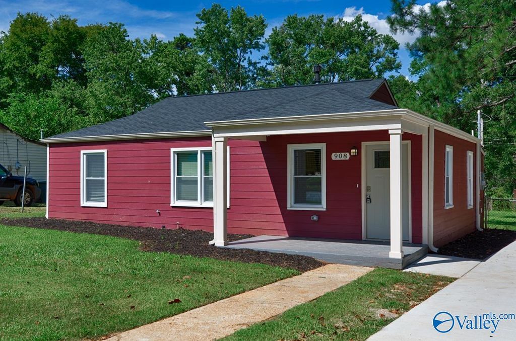 908 Fairway Drive NW, Huntsville, AL 35816