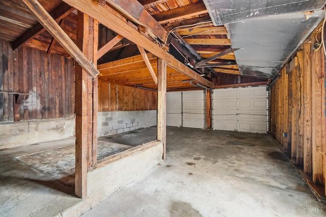 6184 Hillside Avenue, Cincinnati, OH 45233