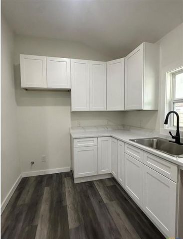 1008 Gonzales St, Cuero, TX 77954