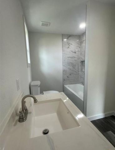 1008 Gonzales St, Cuero, TX 77954