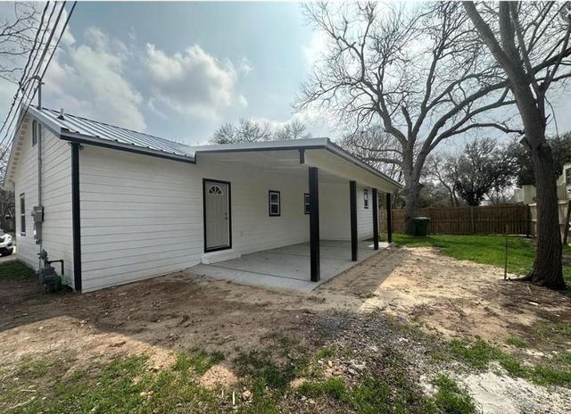 1008 Gonzales St, Cuero, TX 77954