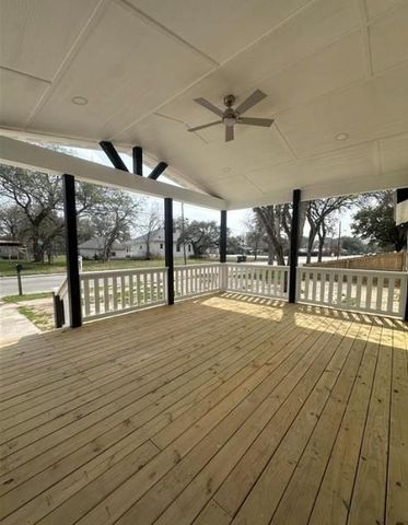 1008 Gonzales St, Cuero, TX 77954